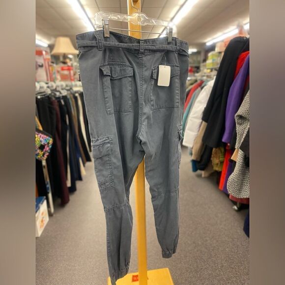 Loft Ladies 12 Gray Cargo Joggers Pants - Picture 6 of 6
